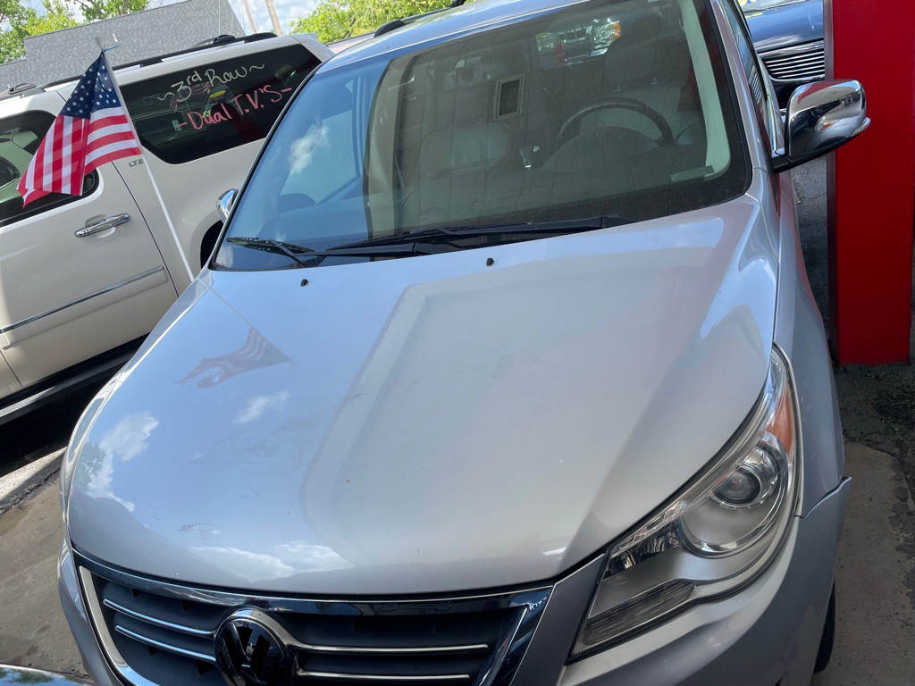 2009 Volkswagen Routan Image 3