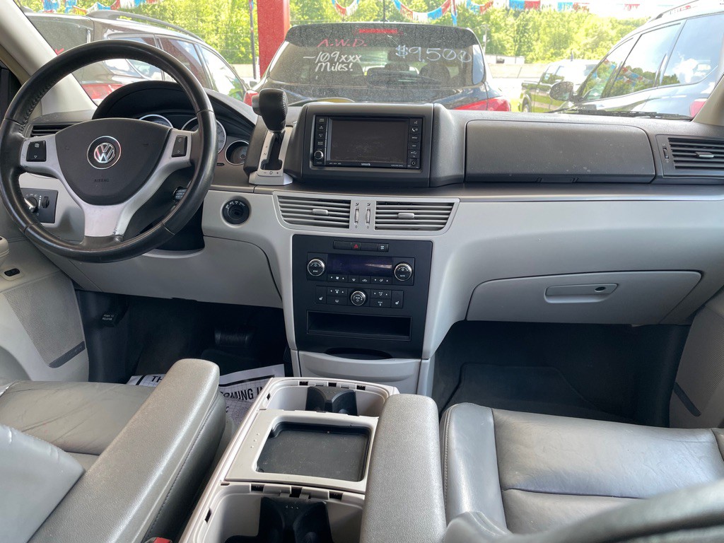2009 Volkswagen Routan Image 9