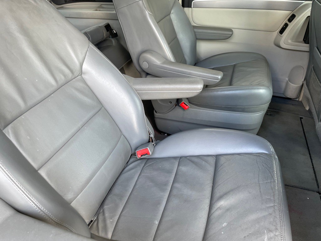 2009 Volkswagen Routan Image 11