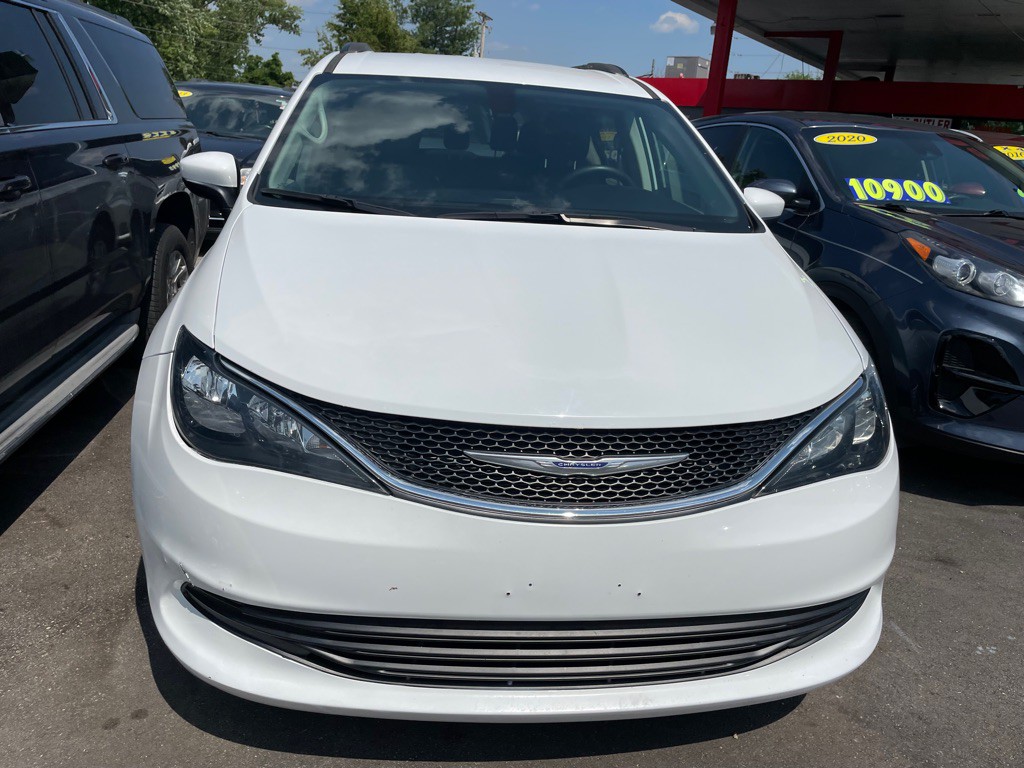 2020 Chrysler Voyager Image 2