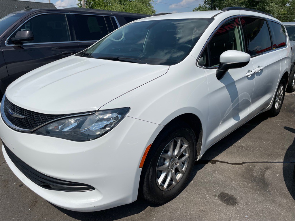 2020 Chrysler Voyager Image 3
