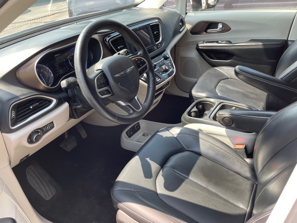 2020 Chrysler Voyager Image 4