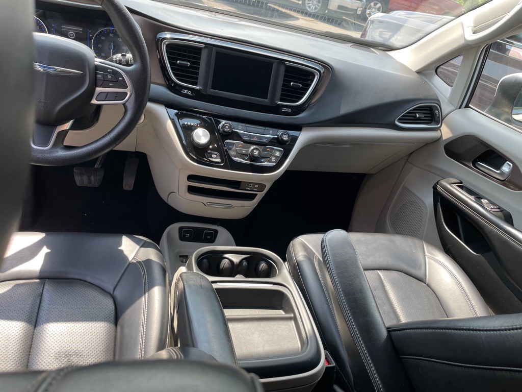 2020 Chrysler Voyager Image 5