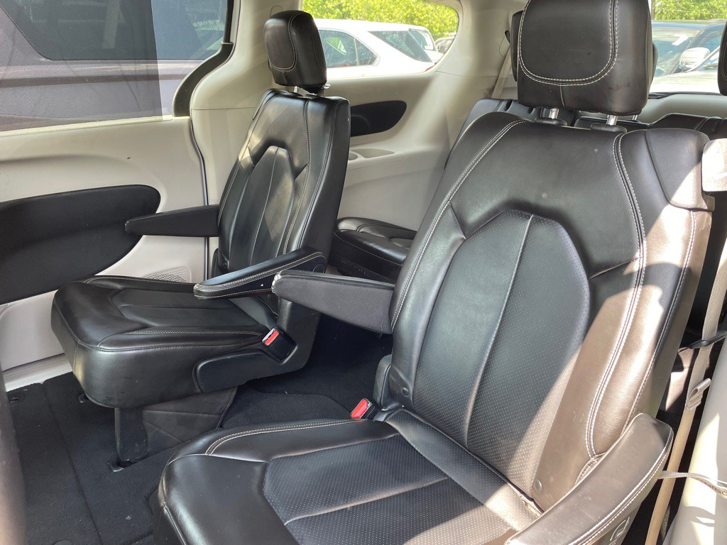 2020 Chrysler Voyager Image 7