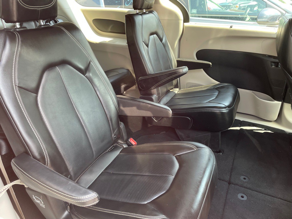 2020 Chrysler Voyager Image 8