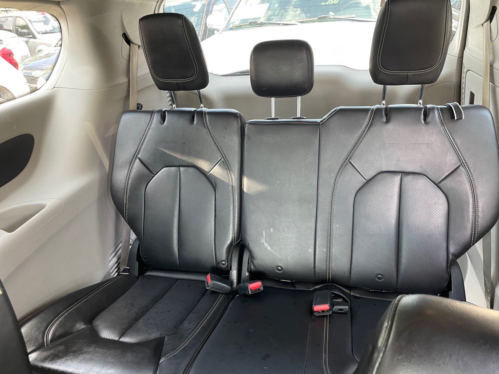 2020 Chrysler Voyager Image 9