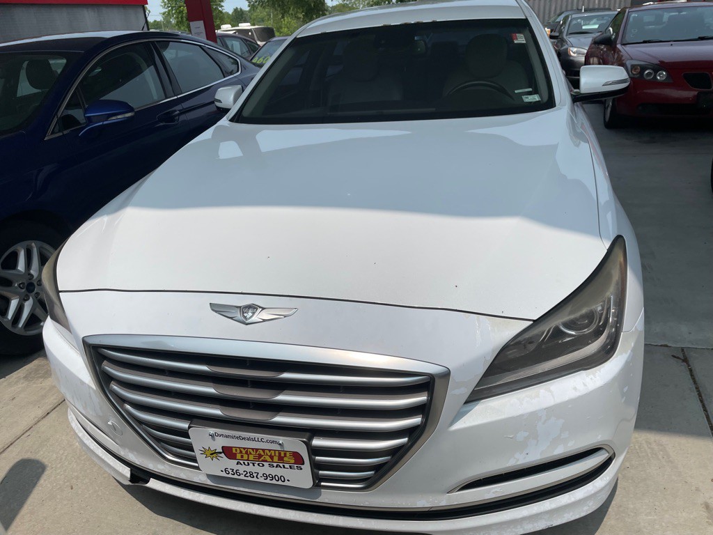 2015 Hyundai Genesis Image 2