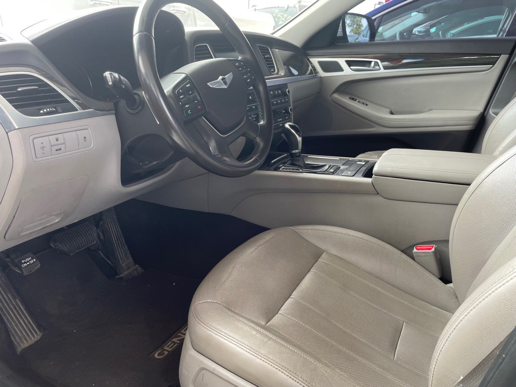 2015 Hyundai Genesis Image 7