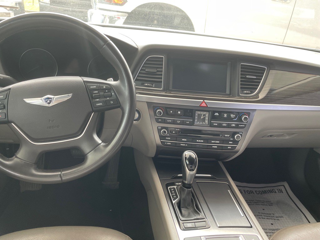 2015 Hyundai Genesis Image 8