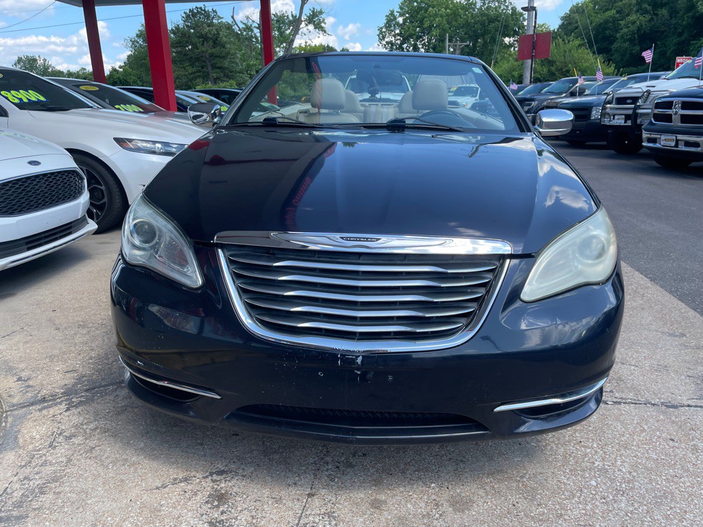 2011 Chrysler 200 Image 3