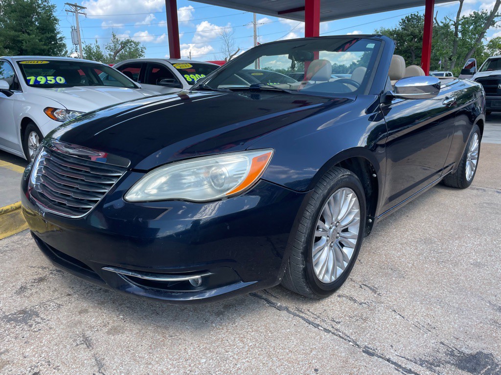 2011 Chrysler 200 Image 4