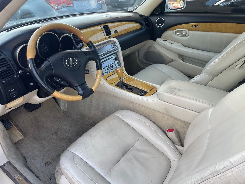 2004 Lexus SC Image 6
