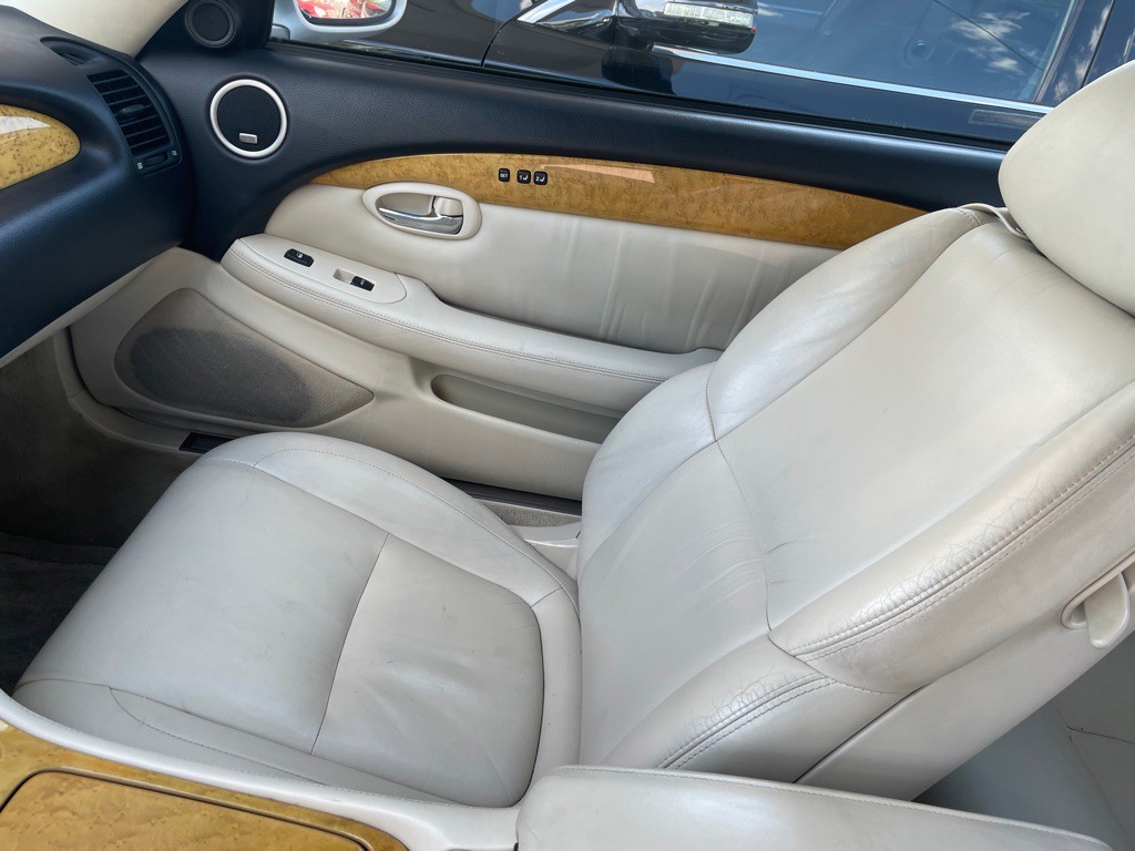 2004 Lexus SC Image 8