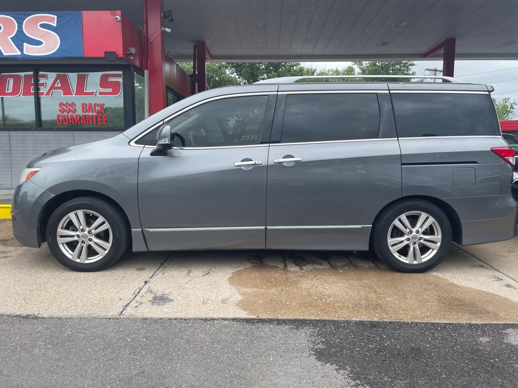 2016 Nissan Quest Image 1
