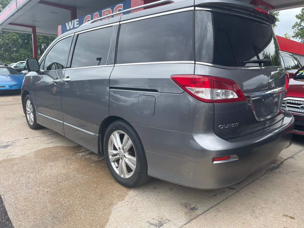 2016 Nissan Quest Image 5