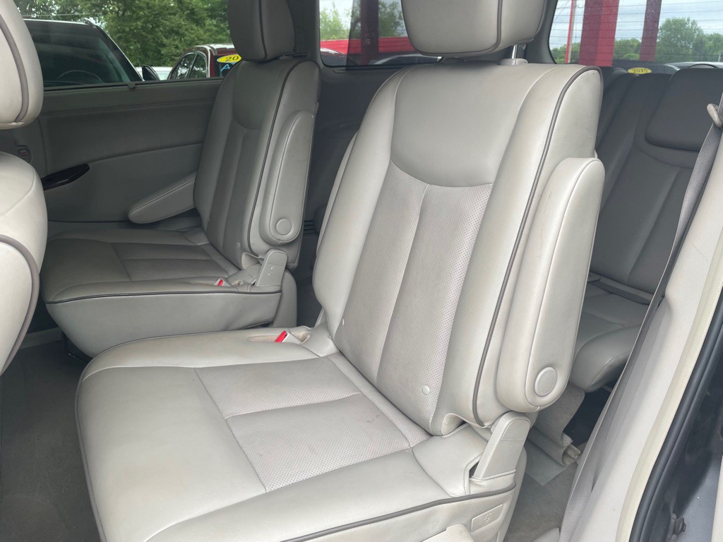 2016 Nissan Quest Image 12