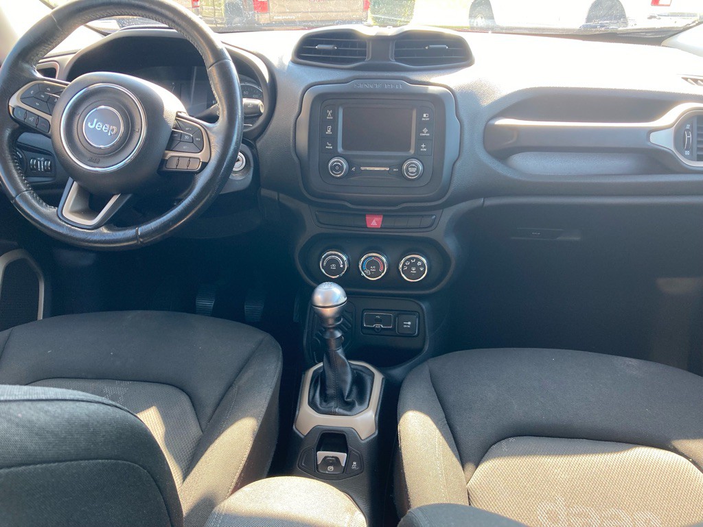 2015 Jeep Renegade Image 9