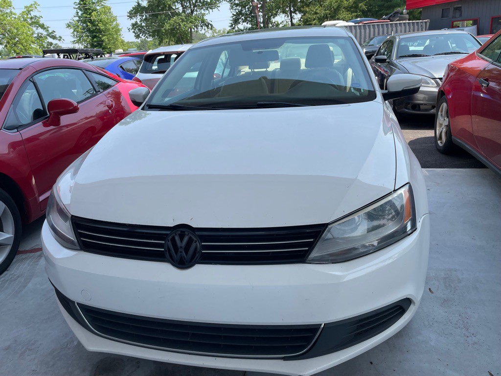 2013 Volkswagen Jetta Image 2