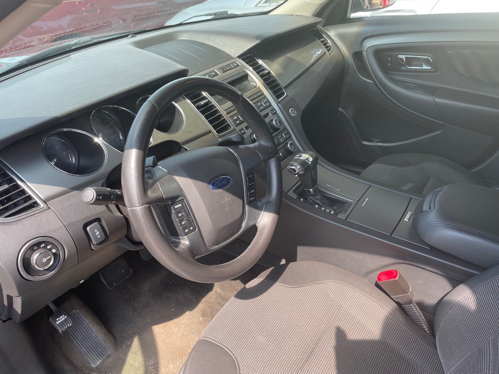 2012 Ford Taurus Image 8