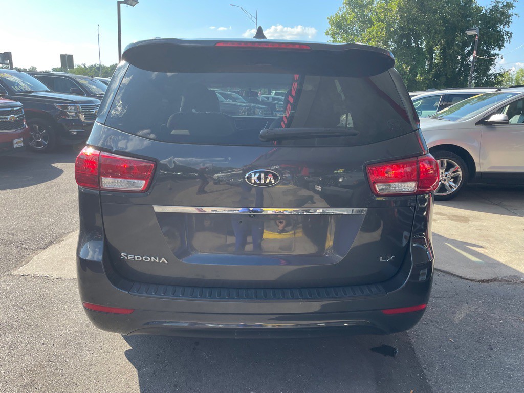 2016 Kia Sedona Image 6