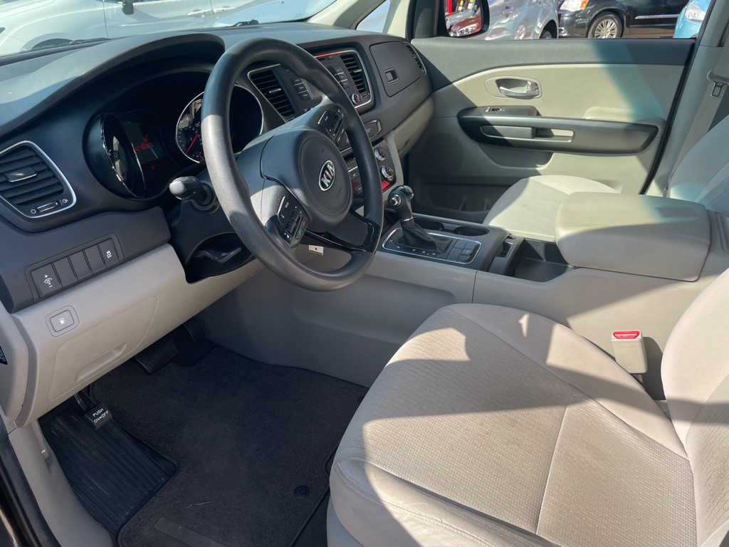 2016 Kia Sedona Image 8