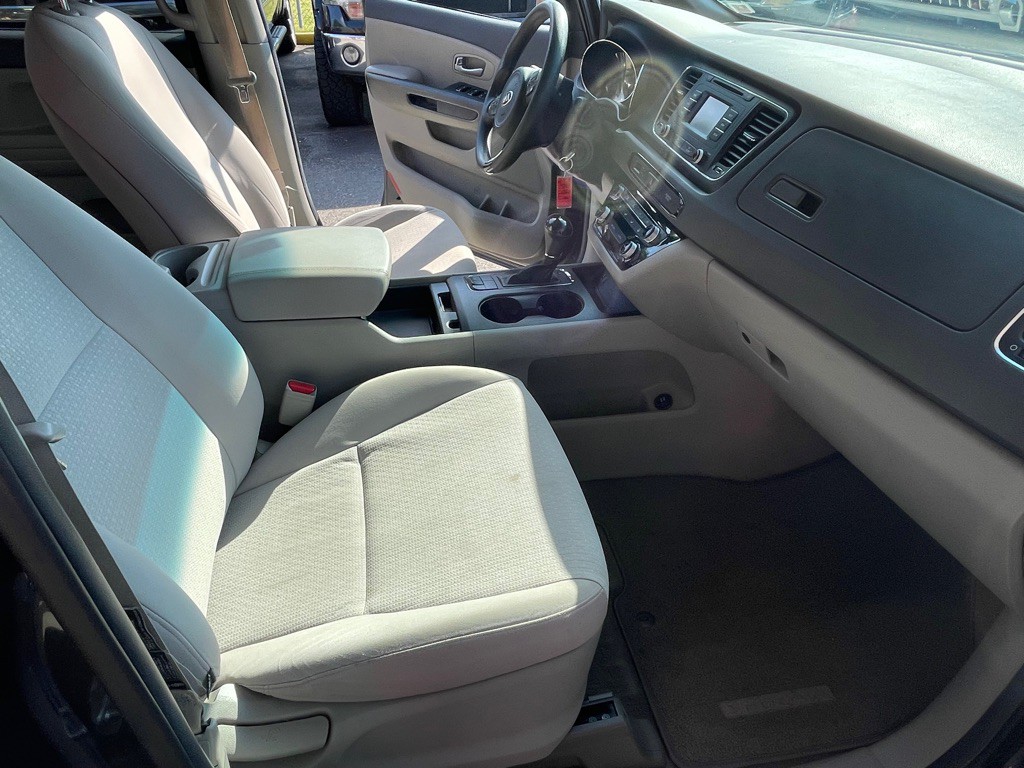 2016 Kia Sedona Image 10