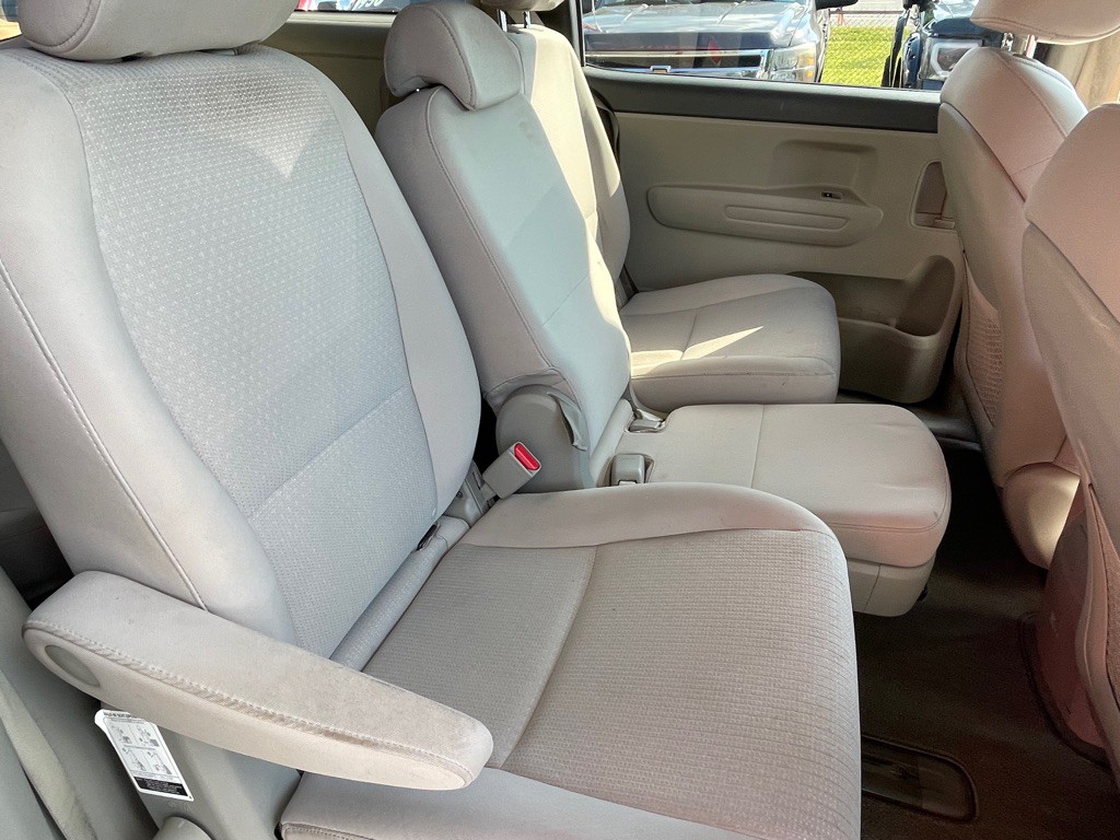 2016 Kia Sedona Image 11