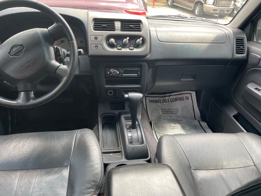 2001 Nissan Frontier Image 8