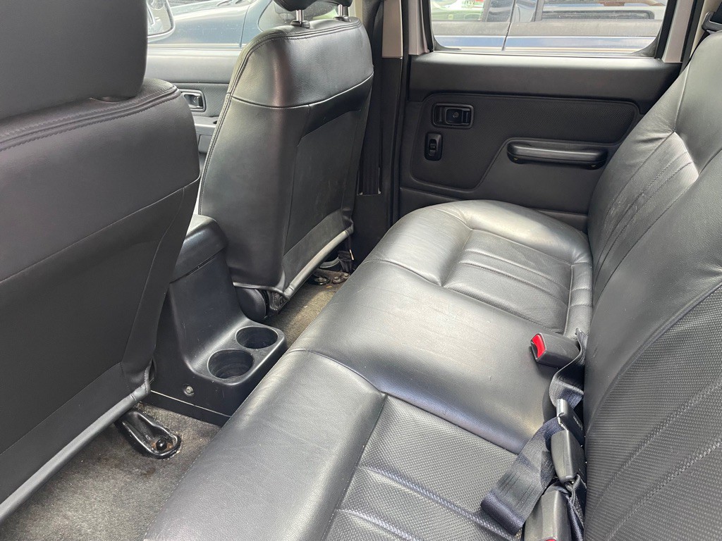 2001 Nissan Frontier Image 10