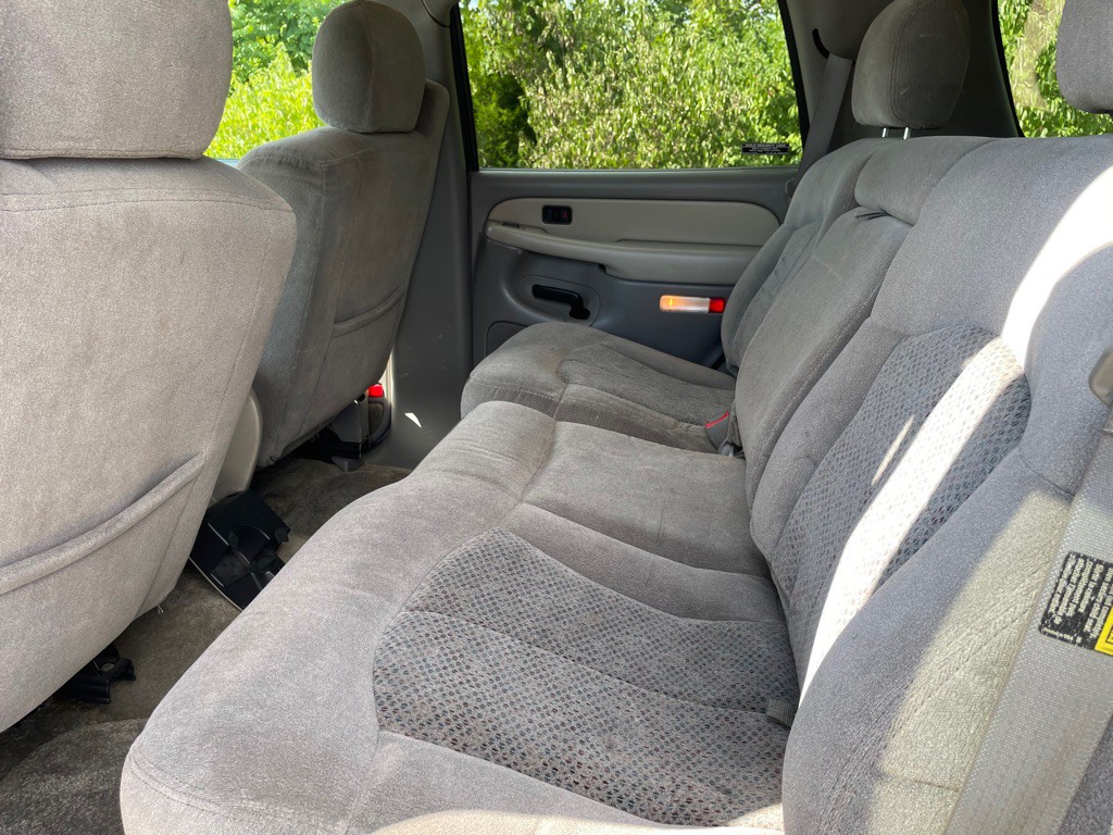 2002 Chevrolet Tahoe Image 12