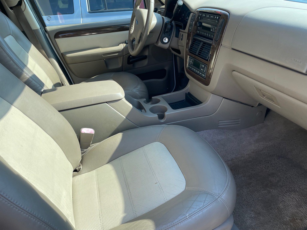 2004 Ford Explorer Image 8
