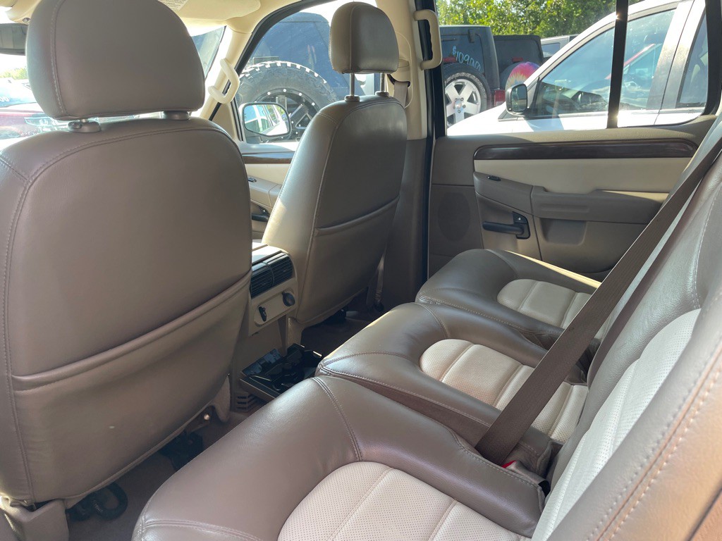 2004 Ford Explorer Image 9