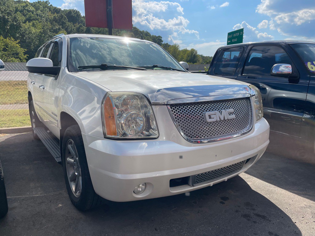 2011 GMC Yukon Image 1