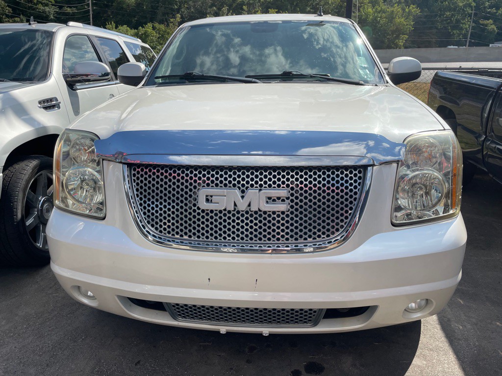 2011 GMC Yukon Image 2
