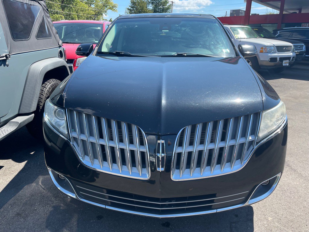 2019 Lincoln MKT Image 2