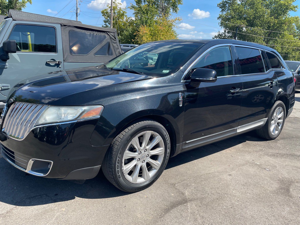 2019 Lincoln MKT Image 3