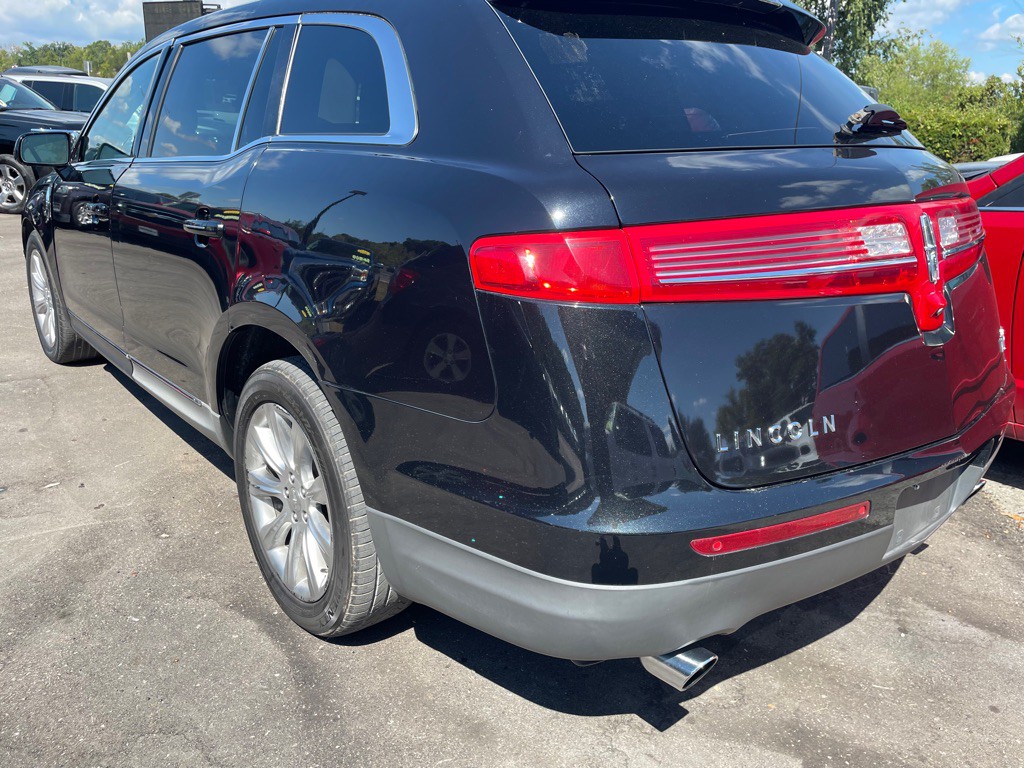 2019 Lincoln MKT Image 4