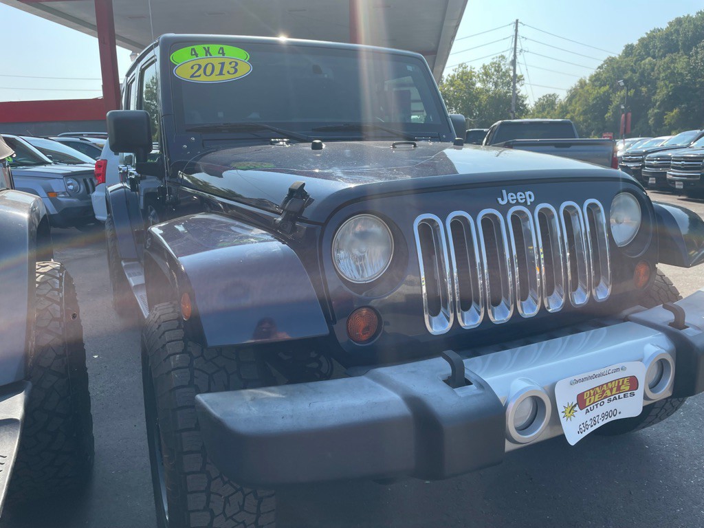 2013 Jeep Wrangler Unlimited Image 2