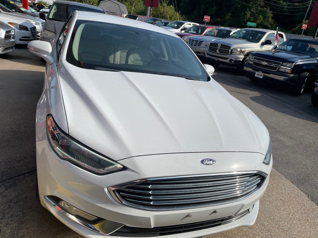 2017 Ford Fusion Image 2
