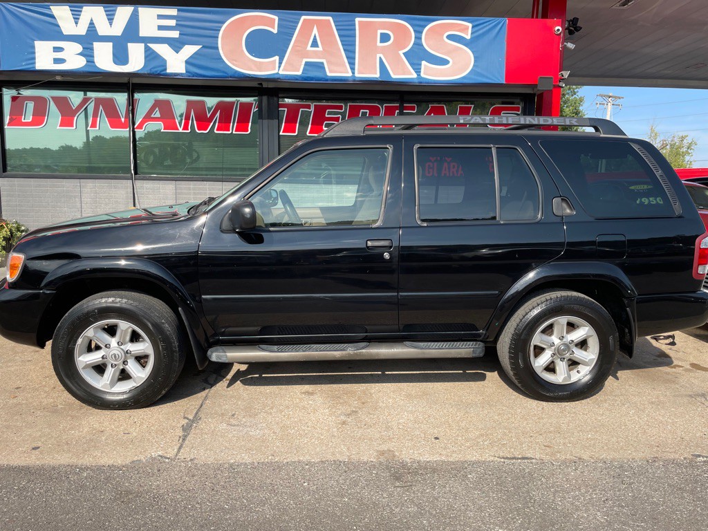 2004 Nissan Pathfinder Image 1