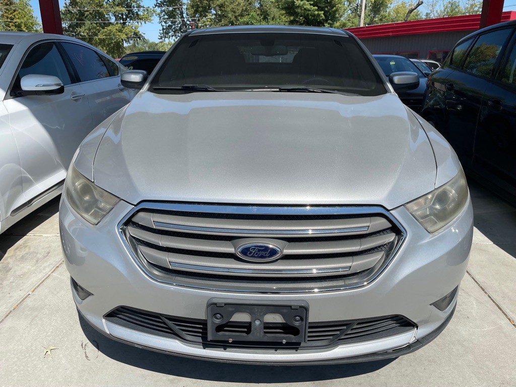 2015 Ford Taurus Image 2