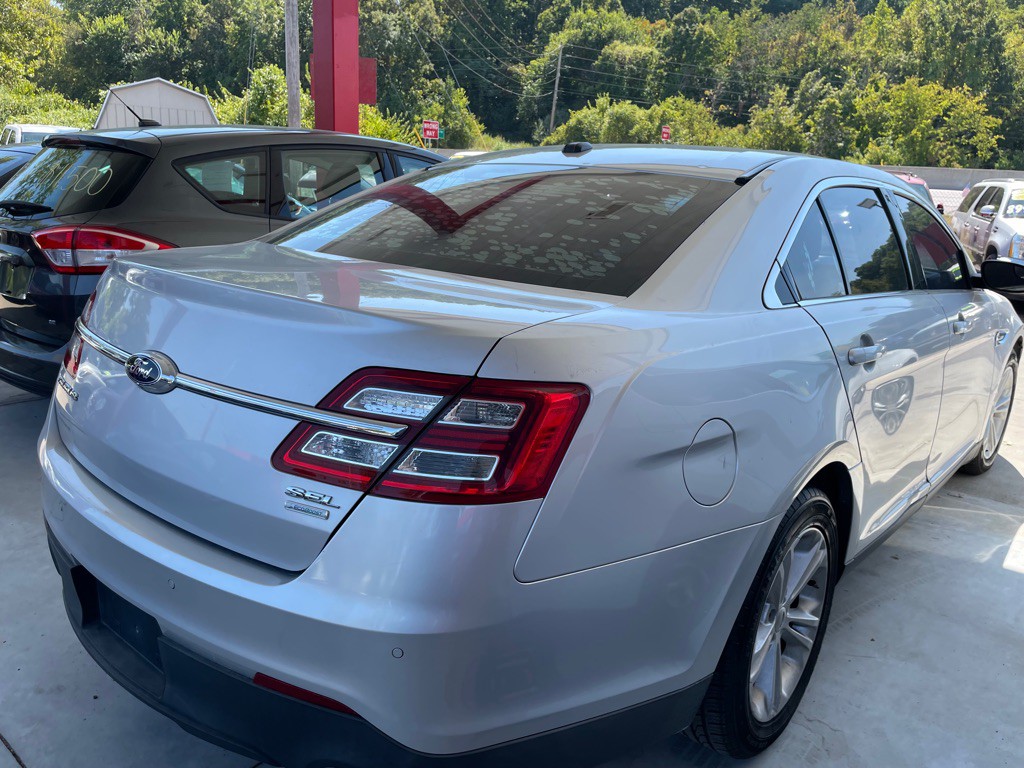 2015 Ford Taurus Image 4