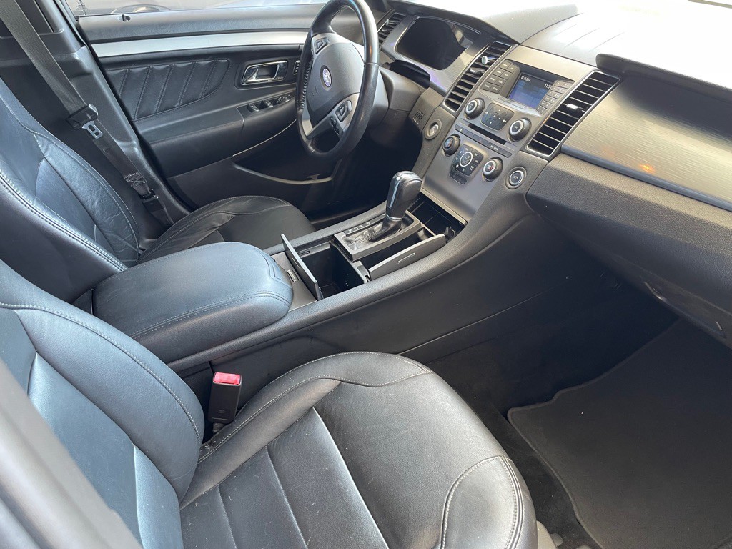 2015 Ford Taurus Image 8
