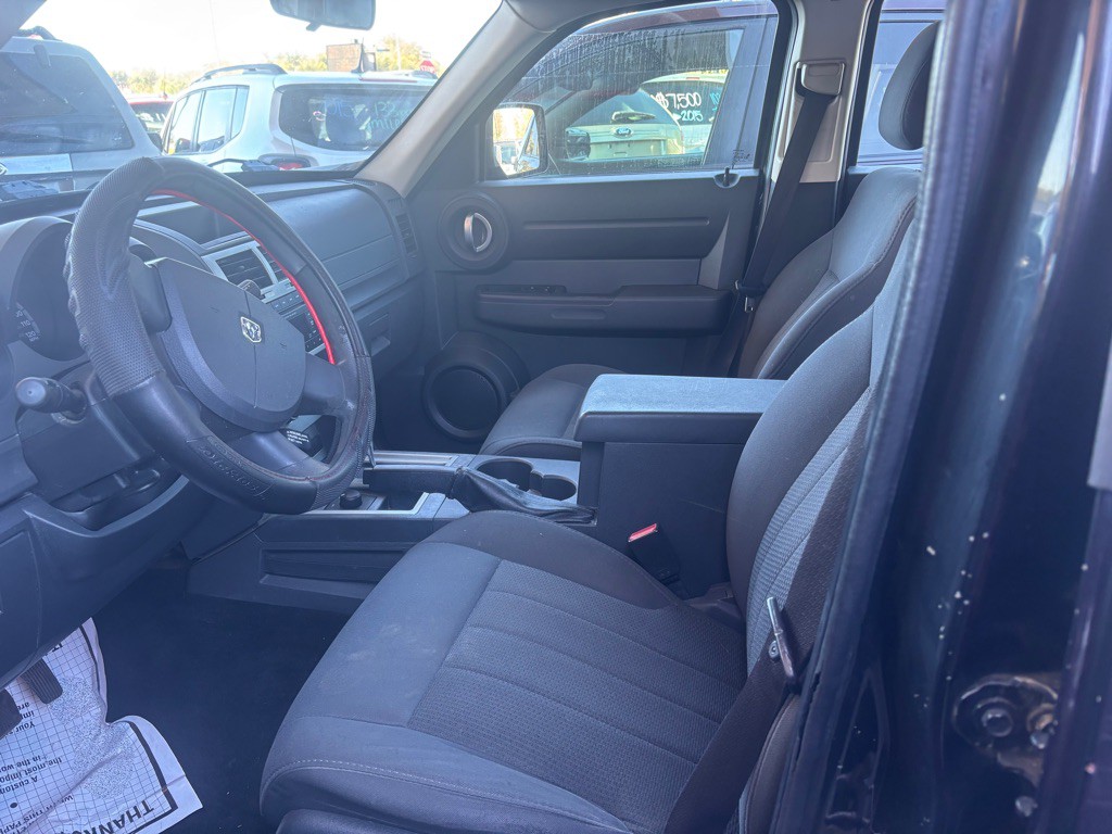 2011 Dodge Nitro Image 2