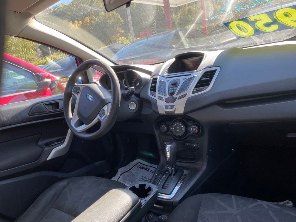 2011 Ford Fiesta Image 5