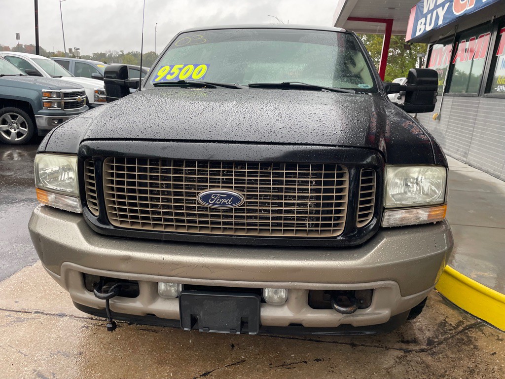2003 Ford Excursion Image 2