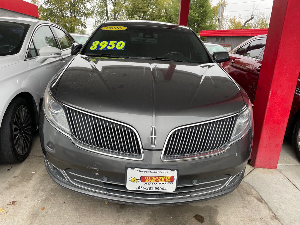 2016 Lincoln MKS Image 2