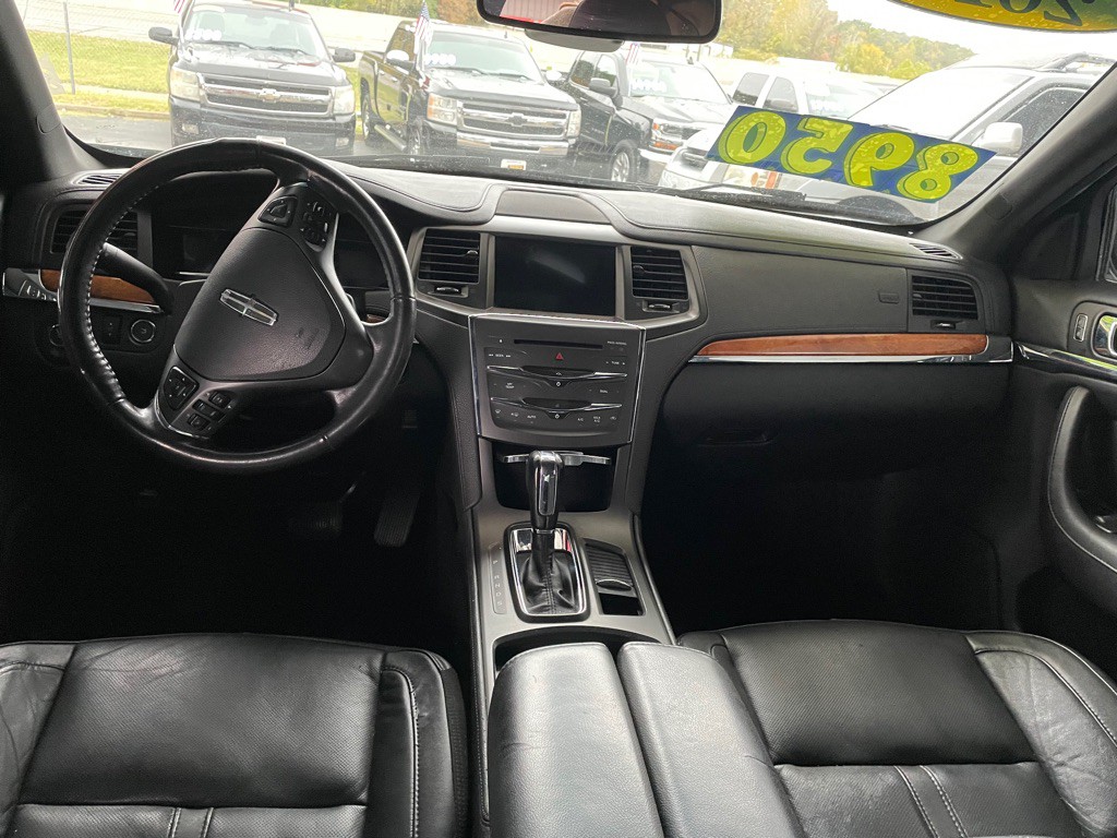 2016 Lincoln MKS Image 8