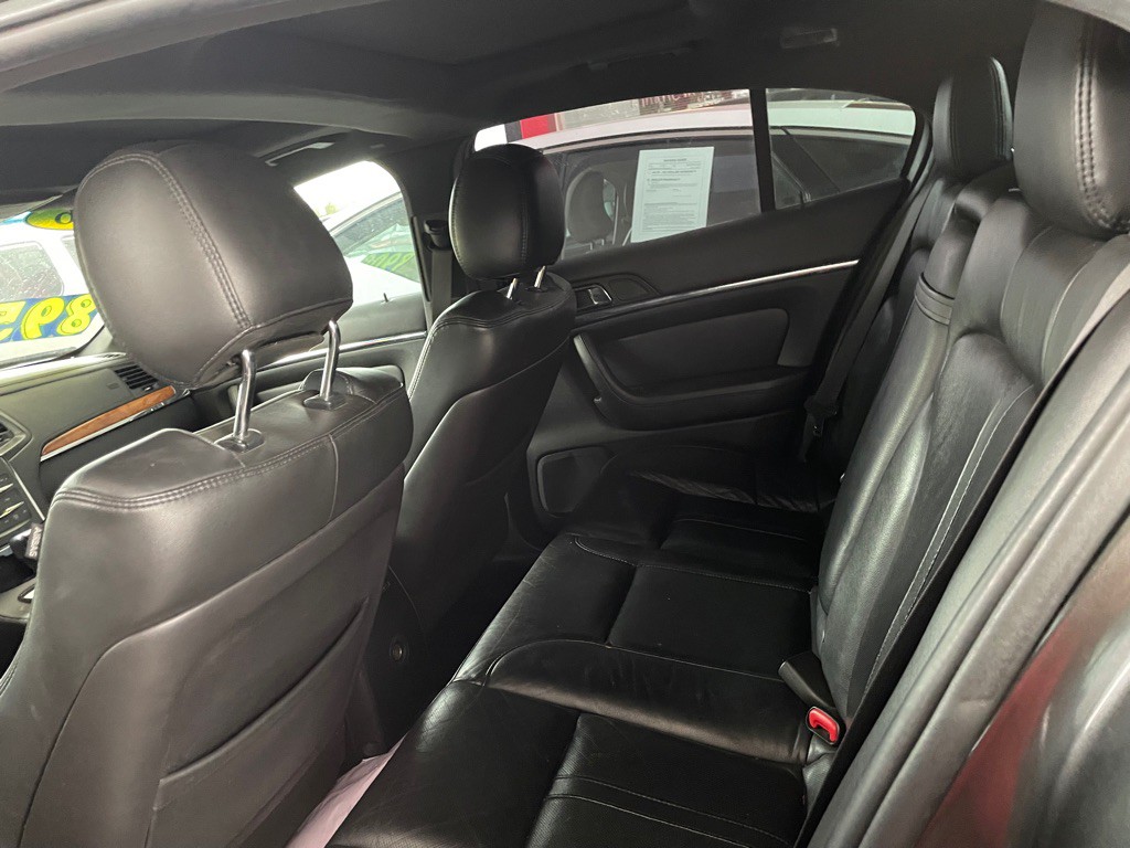 2016 Lincoln MKS Image 9