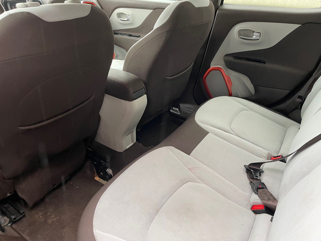 2015 Jeep Renegade Image 9